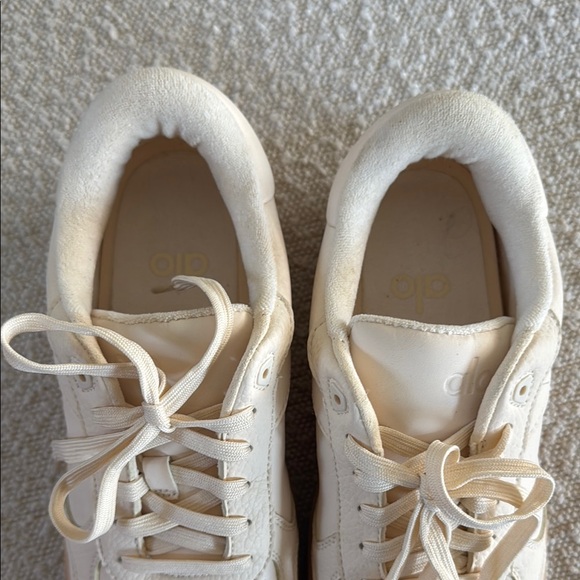 Alo Cream Sneakers - Picture 5 of 5